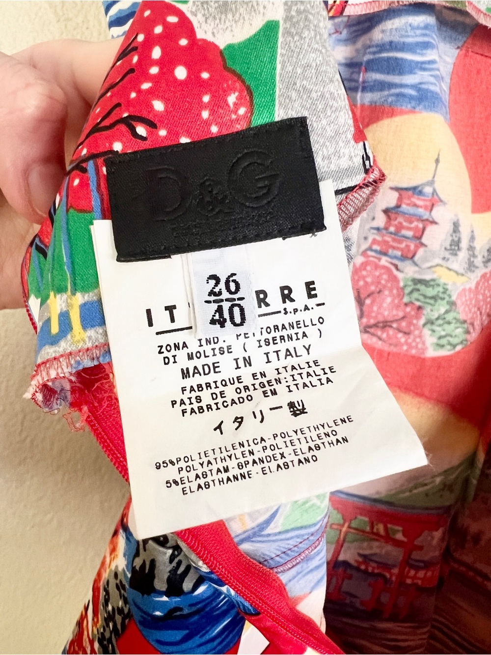 Vintage DOLCE & GABBANA S/S 2000 Japanese Scenes Printed Satin Slip Dress in Red - Picture 9 of 13